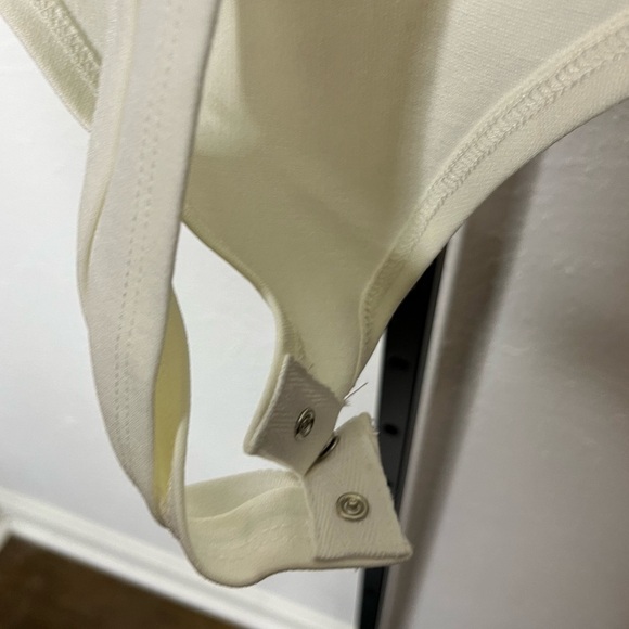 NWT Lulu’s Like A Bird 3/4 Sleeve Off-The-Shoulder White Bodysuit Size Small - Picture 6 of 6